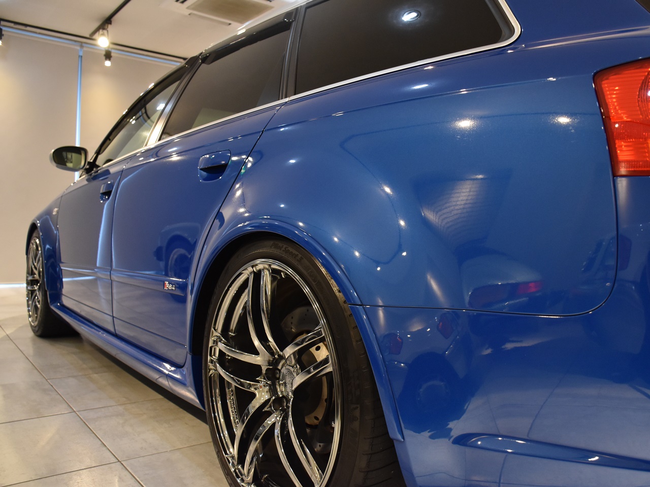 アウディ　RS4