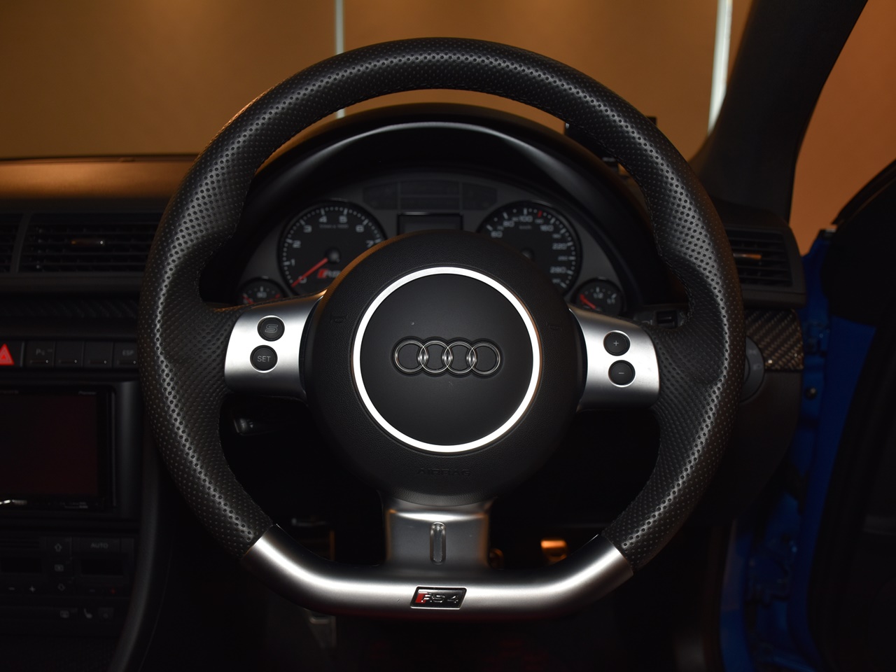 アウディ　RS4