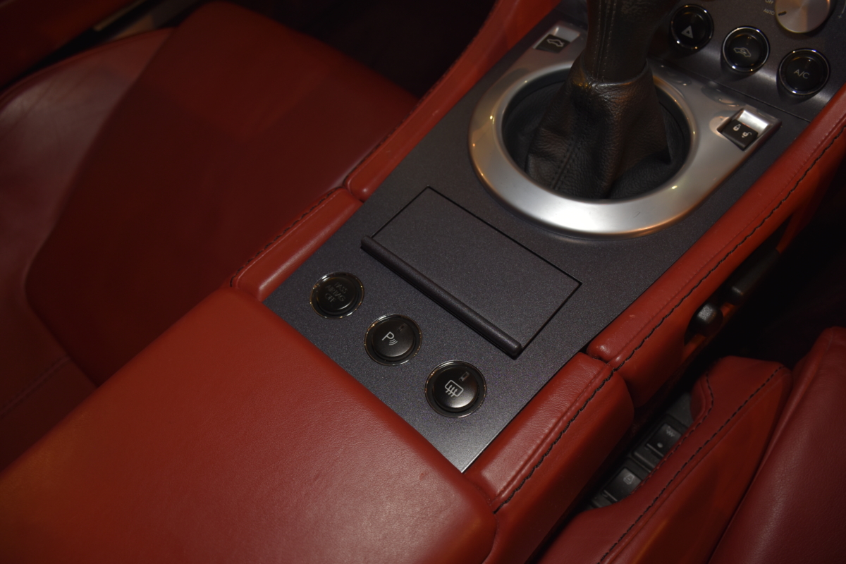 アストンマーティン　V8
