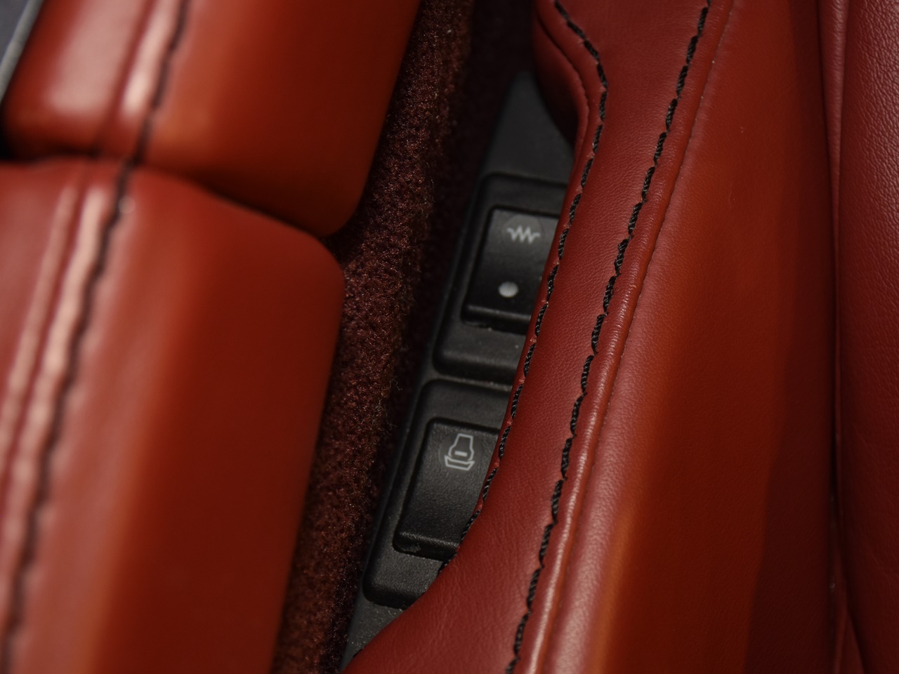アストンマーティン　V8